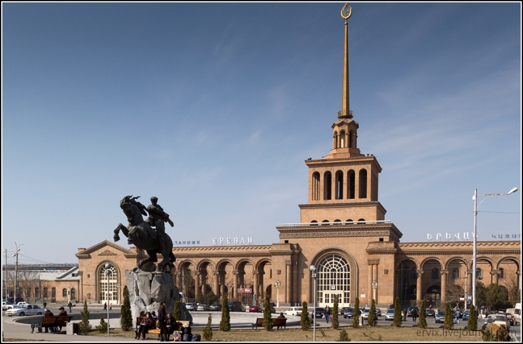 Ереван вокзал. Железнодорожный вокзал Ереван. ЖД вокзал Ереван.